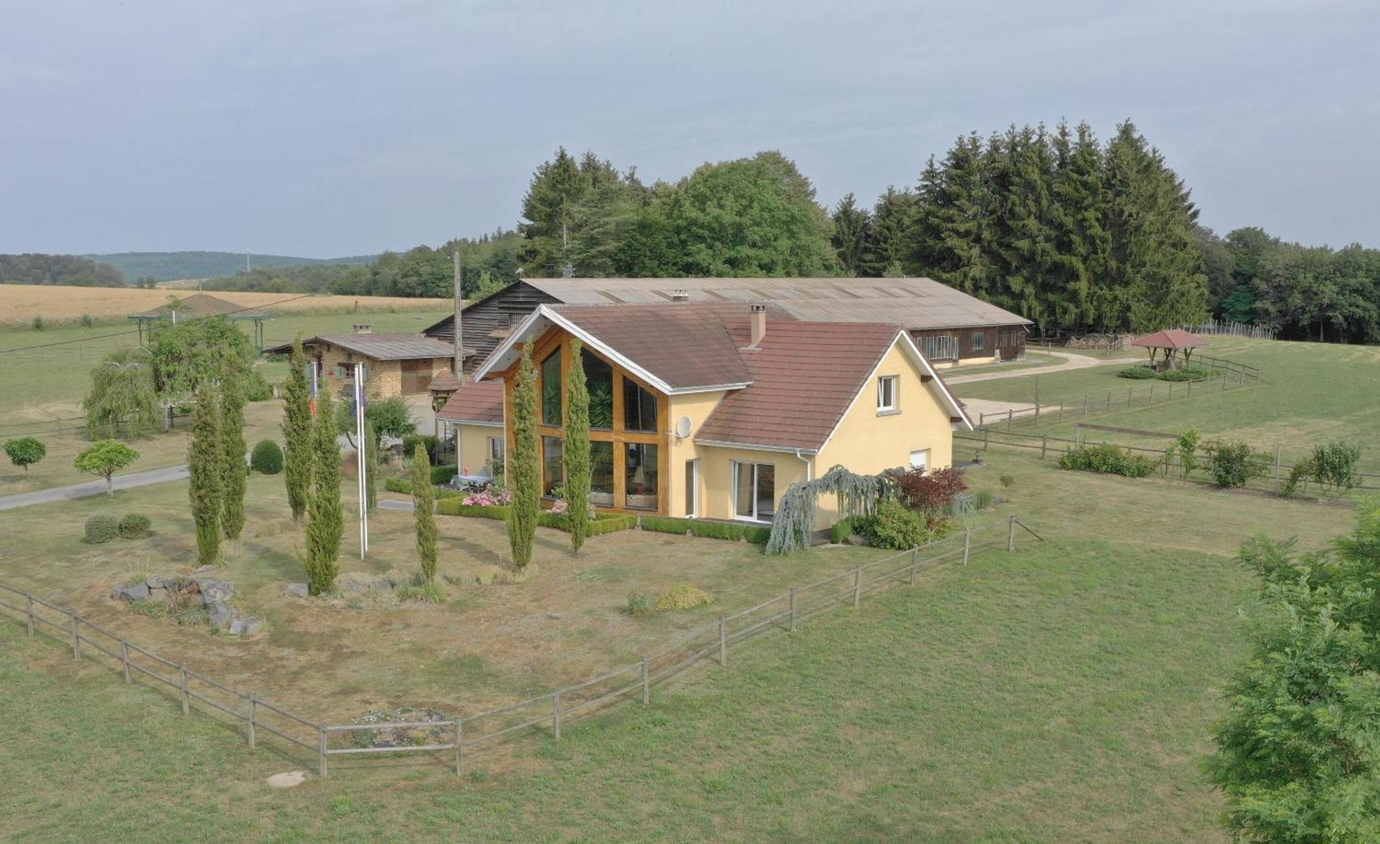 Bed and Breakfast Au Domaine Du Cerf Vyans-le-Val Exterior foto